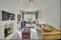 Tranquil apartment in charming Marylebone red brick mansion block