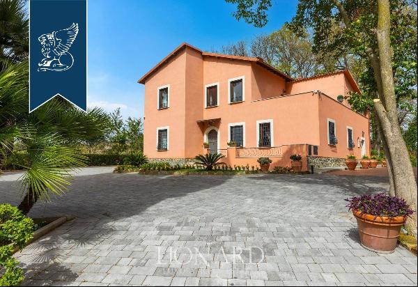 Prestigious luxury estate with a big garden and a panoramic terrace for sale in Rome's cou