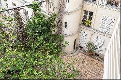Paris 7th District - Carré des Antiquaires - Garden-facing apartment