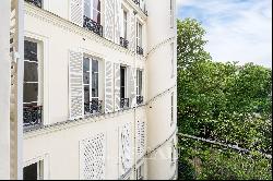 Paris 7th District - Carré des Antiquaires - Garden-facing apartment