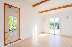House with outbuilding for sale in Eguilles close to the center on foot and 10 minutes fro
