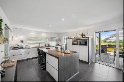 Contemporary villa with pool and sleek, minimalist design Contemporary villa with pool and sleek, minimalist design