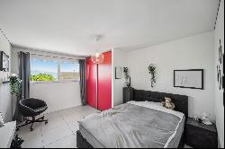 Contemporary villa with pool and sleek, minimalist design Contemporary villa with pool and sleek, minimalist design