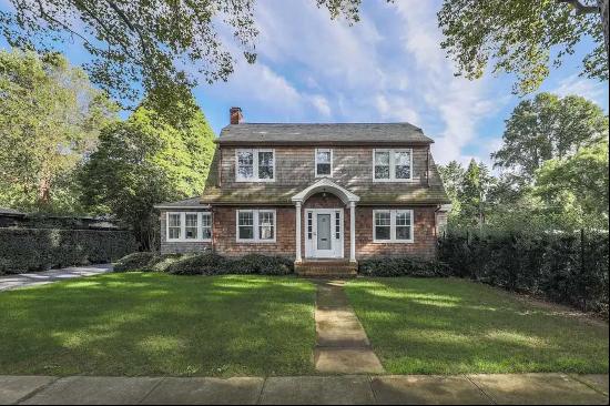 88 Mill Hill Ln East Hampton