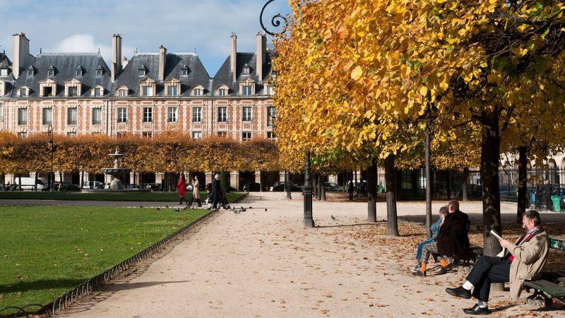 4th Arrondissement of Paris (Home of the Notre Dame, Marais and Beaubourg) Tote  Bag for Sale by bynole