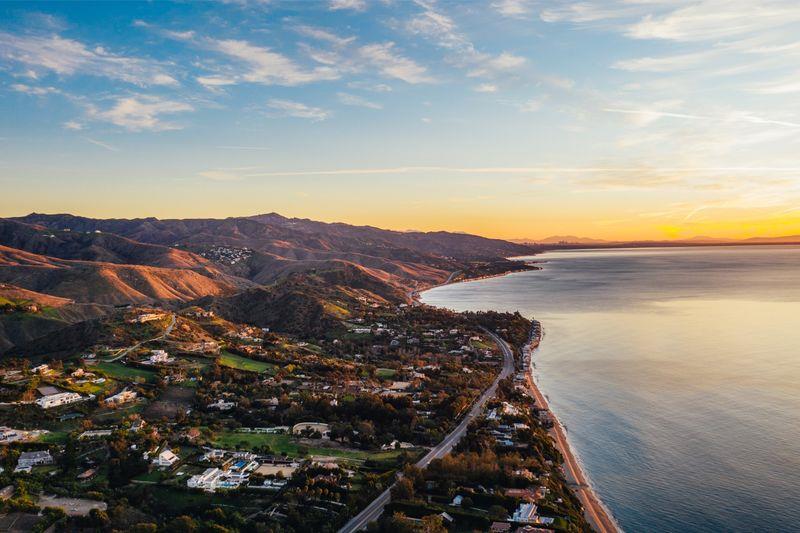 Saperstein lists Malibu home for $115M