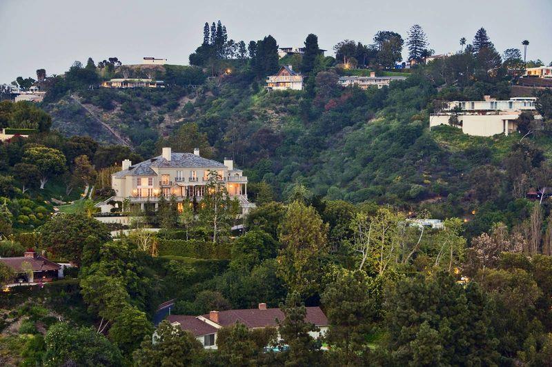 Is Elon Musk really selling his Los Angeles homes? – PropGoLuxury