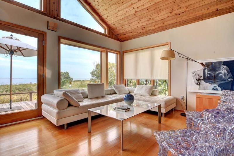 Kim Cattrall lists East Hampton home with Sotheby’s – PropGoLuxury ...