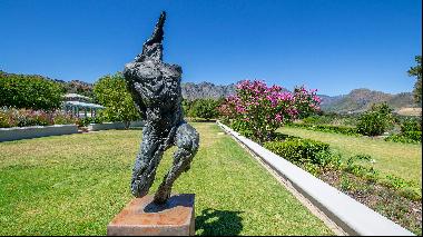 Five of the world’s best homes for sale with outdoor sculptures