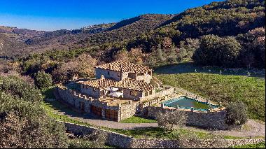 From dilapidated castle lookout to luxury Tuscan villa