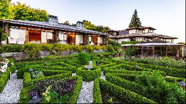 How a New Zealand house inspired by Frank Lloyd Wright’s Prairie style became the backdrop for a luscious garden