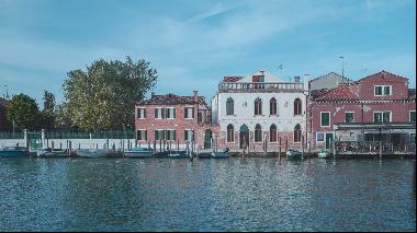 The Murano palazzo that is also a captivating glass-sculpture gallery