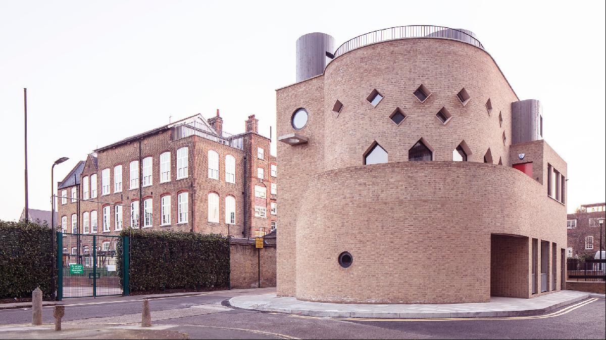 La maison cylindrique où les styles architecturaux du Londres victorien et des logements sociaux d’après-guerre fusionnent