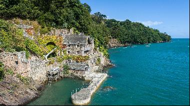 Five of the world’s best homes for sale with docks or jetties