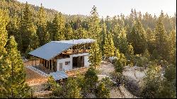 The mountain home that borrows from space-saving urban design