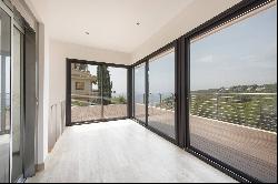 Wonderful newly built villa with sea views