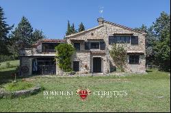 Umbria - OLD FARMHOUSE FOR SALE WITH POOL AND GARDEN IN UMBRIA