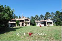 Umbria - OLD FARMHOUSE FOR SALE WITH POOL AND GARDEN IN UMBRIA