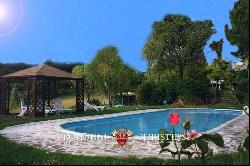 Umbria - OLD FARMHOUSE FOR SALE WITH POOL AND GARDEN IN UMBRIA