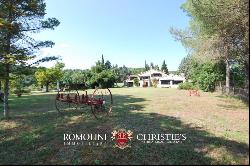 Umbria - OLD FARMHOUSE FOR SALE WITH POOL AND GARDEN IN UMBRIA