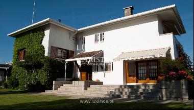 Sale of villa of 4 fronts with garden, Ermesinde, Porto, Portugal