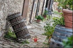 HAMLET SALE TUSCANY, CELLAR, HORSE RIDING CENTRE, TENNIS