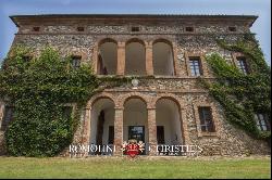 TUSCAN ESTATE WITH MANOR VILLA, 10 HA OF LAND, VINEYARDS,OLIVE GROVE FOR SALE IN ITALY, T