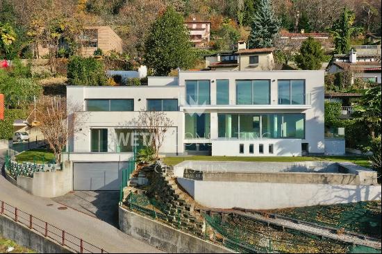 Spacious villa with swimming-pool & wonderful Lake Lugano view for sale