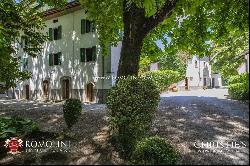 SMALL HAMLET FOR SALE IN UMBRIA MONTONE