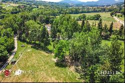 SMALL HAMLET FOR SALE IN UMBRIA MONTONE