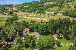 SMALL HAMLET FOR SALE IN UMBRIA MONTONE