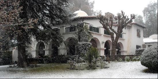 El Cortijo. Large colonial house with spectacular park