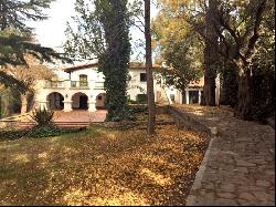 El Cortijo. Large colonial house with spectacular park