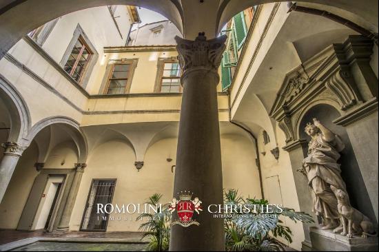 RENAISSANCE PALAZZO WITH BOUTIQUE HOTEL FOR SALE IN FLORENCE