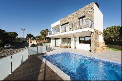 Modern house with sea views and 800m from the beach