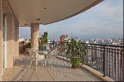 Gourmet terrace with a skyline view of São Paulo