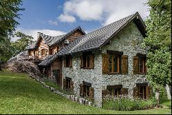 Impressive house overlooking Lago Gutiérrez