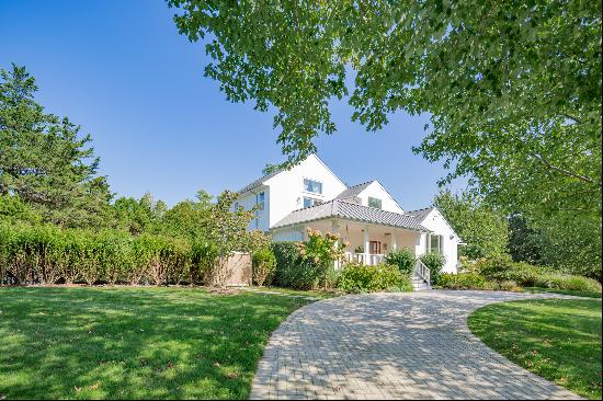 Rental with Pool and Tennis in Bridgehampton 