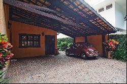 House in front of Conde de Barcelos Square