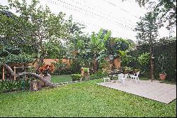 House in front of Conde de Barcelos Square