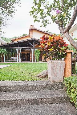 House in front of Conde de Barcelos Square