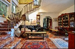 Mendrisio: Wonderful villa with privacy in a strategic location for sale