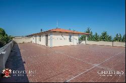 WINE ESTATE WITH APARTMENT FOR SALE IN GROSSETO, TUSCANY MONTECUCCO