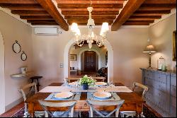 Marvelous hunting lodge in tuscan countryside