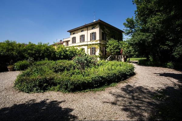 Historic villa with large park in the countryside of Cremona
