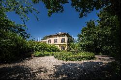 Historic villa with large park in the countryside of Cremona