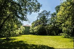 Historic villa with large park in the countryside of Cremona