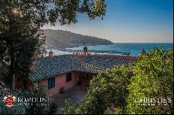 VILLA WITH PRIVATE ACCESS TO THE SEA FOR SALE ARGENTARIO, PIED DANS L'EAU