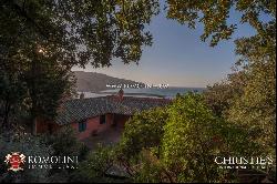 VILLA WITH PRIVATE ACCESS TO THE SEA FOR SALE ARGENTARIO, PIED DANS L'EAU