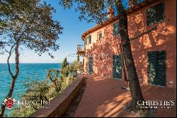 VILLA WITH PRIVATE ACCESS TO THE SEA FOR SALE ARGENTARIO, PIED DANS L'EAU